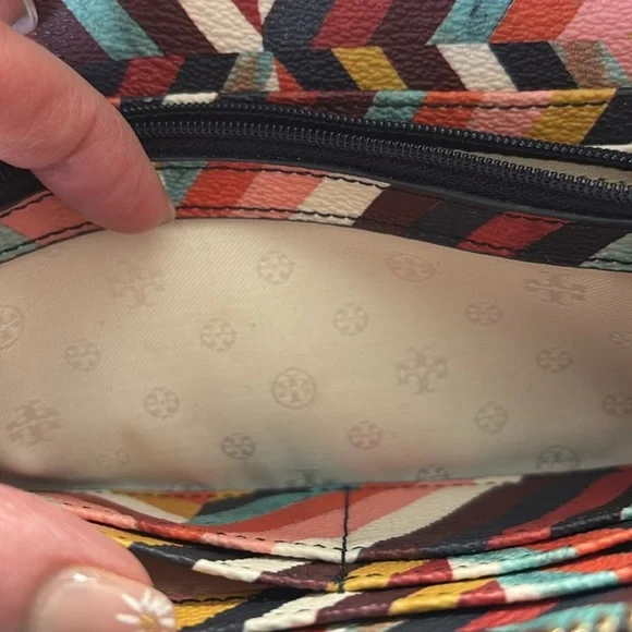 ⭐️SOLD⭐️ EUC Tory Burch Kerrington Diamond Square Zip Around Wallet - Picture 3 of 8